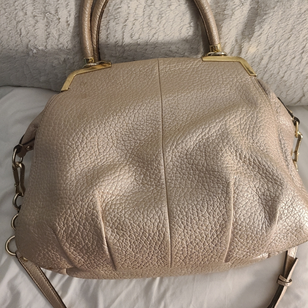 Coach bag in pink pearl color, In Previouly Owned Condition. - Picture 2 of 10